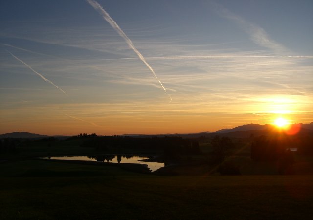 Sonnenaufgang über einem der Rückholzer Weiher